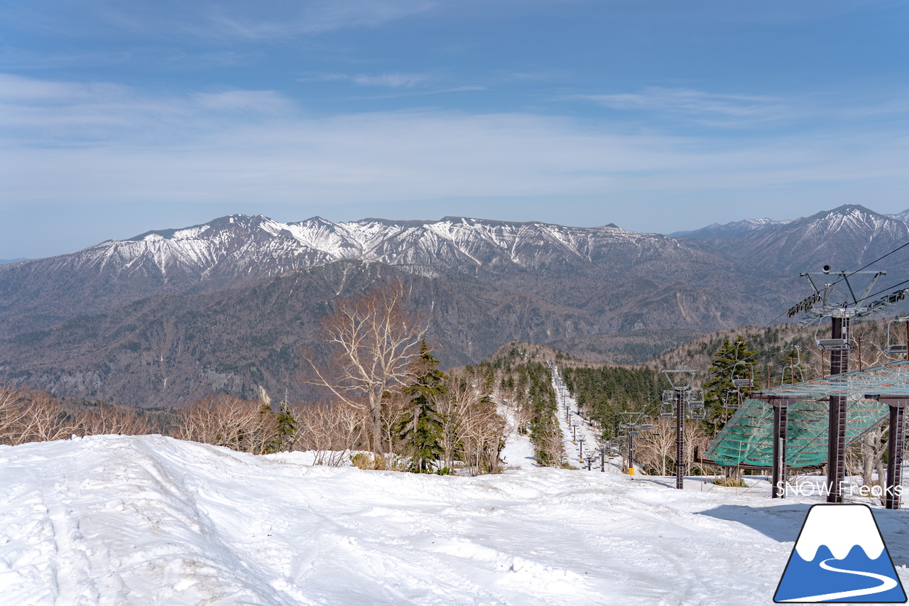 大雪山層雲峡・黒岳ロープウェイスキー場｜どんなに雪解けが早い春でも、北海道には『黒岳』があるという安心感。ありがとう、2023-2024。SNOW Freaks 今季最終レポート！